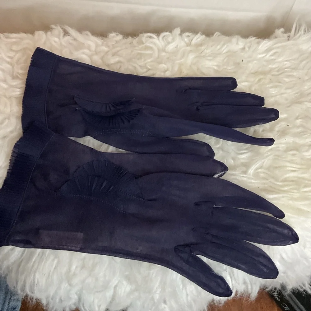 Sheer, true vintage peekaboo navy blue gloves 7.5